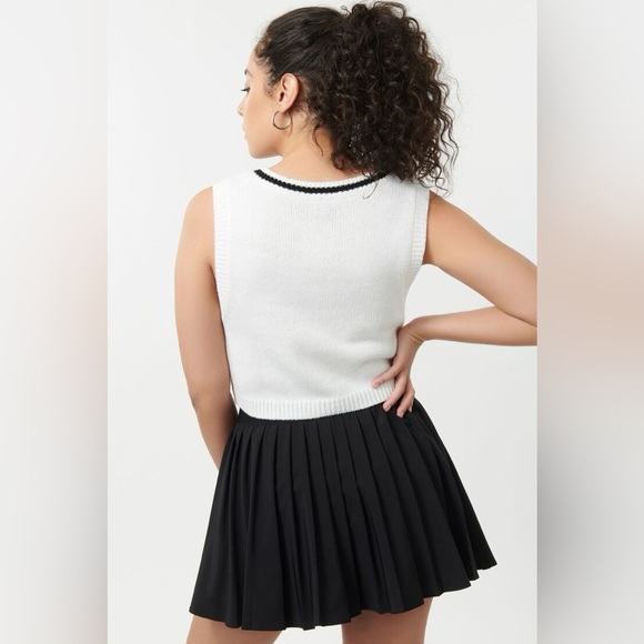 Garage Preppy Varsity Mini Sweater Vest V Neck Sleeveless White Black sz Large - Picture 4 of 9